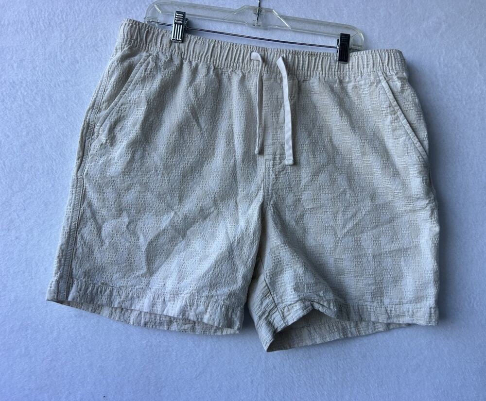 Old Navy Men's White Seersucker Check Jogger Shorts 7" Inseam Drawstring Pockets